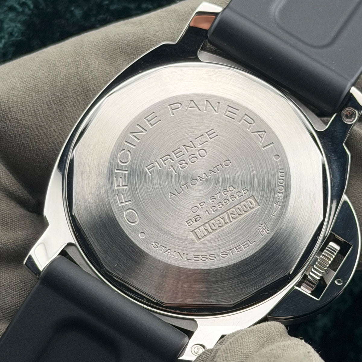 2017 Panerai Luminor Marina PAM00104 Black Arabic Complete 44mm