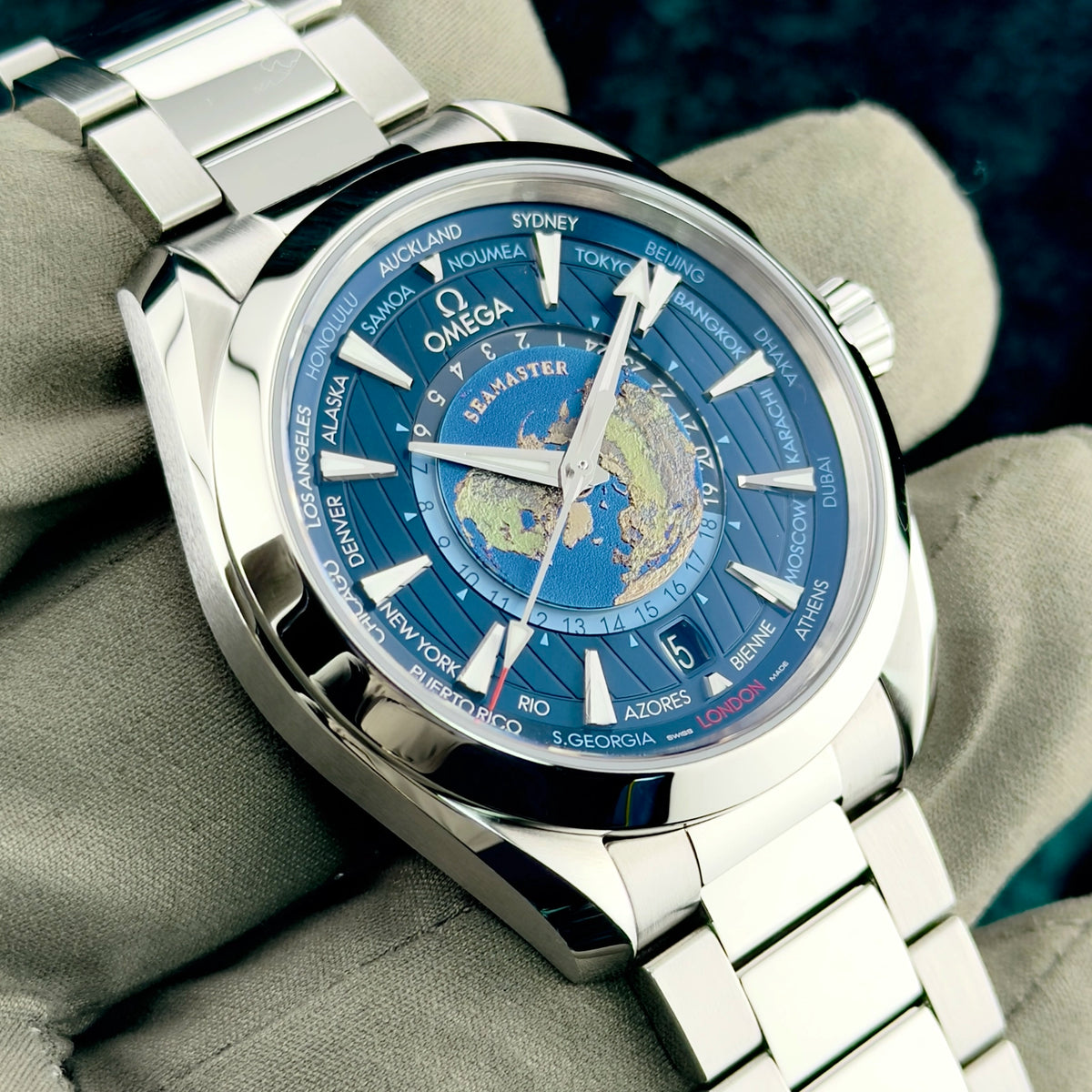 2024 Omega Seamaster Aqua Terra World Timer 220.10.43.22.03.001 Blue Complete 43mm