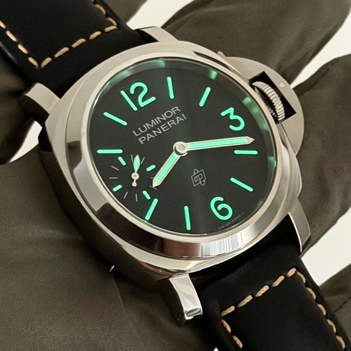 2022 Panerai Luminor Logo 44mm PAM 01084 Black Complete